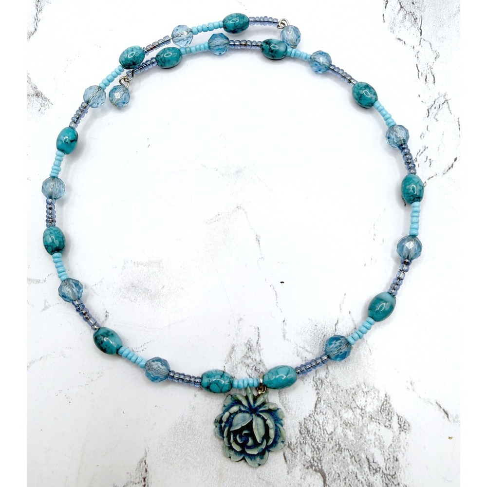 Cottagecore Blue Beaded Necklace Flower Pendant Memory Wire‎ 15"